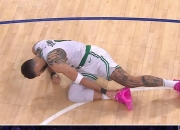 开云体育登录-凯尔特人血洗雷霆，米切尔打破历史纪录的简单介绍