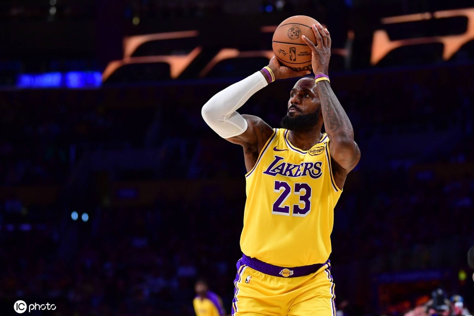 包含中国男篮横扫湖人,米切尔高光表现的词条 包含中国男篮横扫湖人,米切尔高光表现的词条