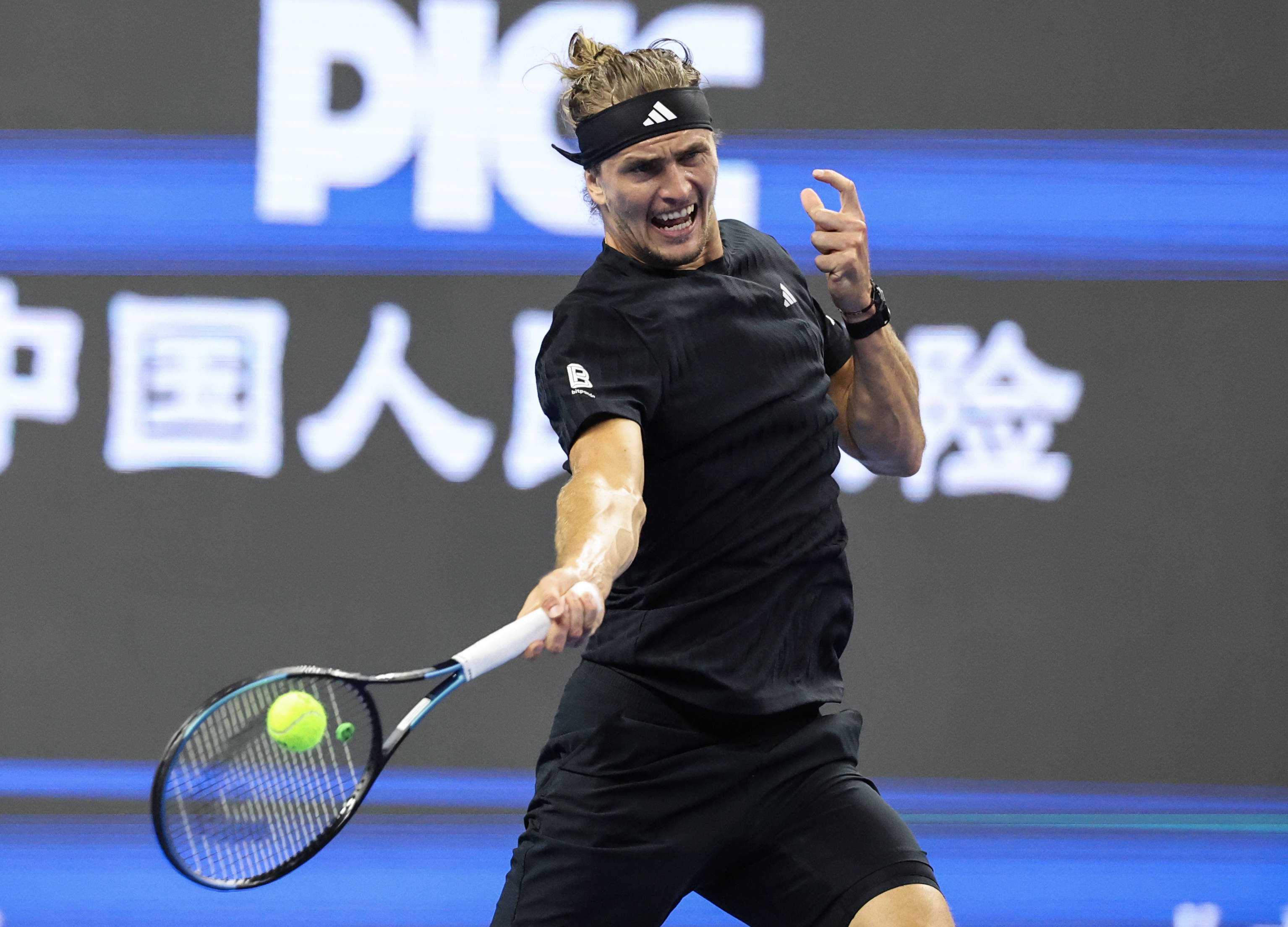 世界网球队绝杀法国网球队,兹维列夫爆发神勇的简单介绍 世界网球队绝杀法国网球队,兹维列夫爆发神勇的简单介绍