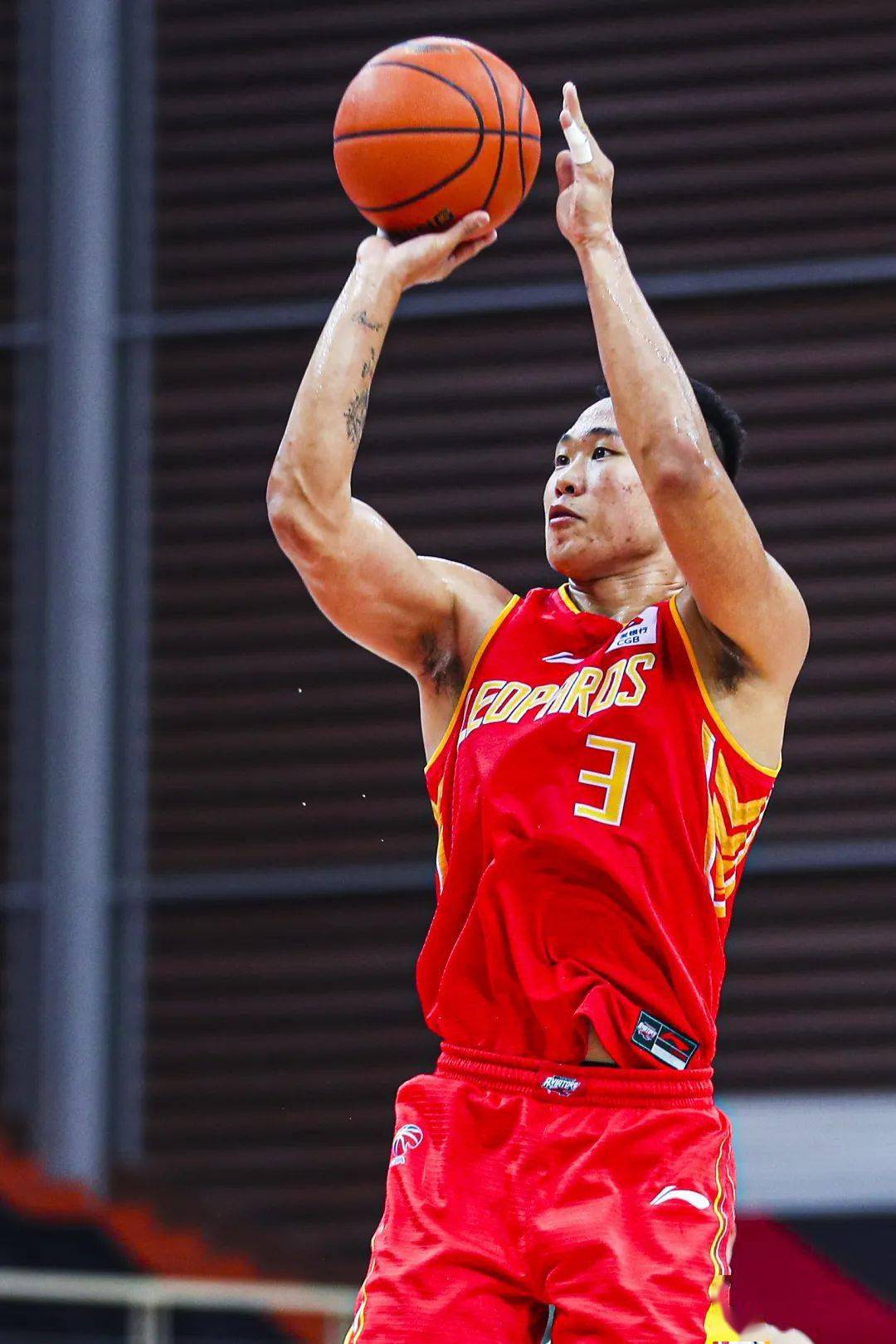 智利横扫塞维利亚,阿尔瓦雷斯三分雨点燃全场的简单介绍 智利横扫塞维利亚,阿尔瓦雷斯三分雨点燃全场的简单介绍