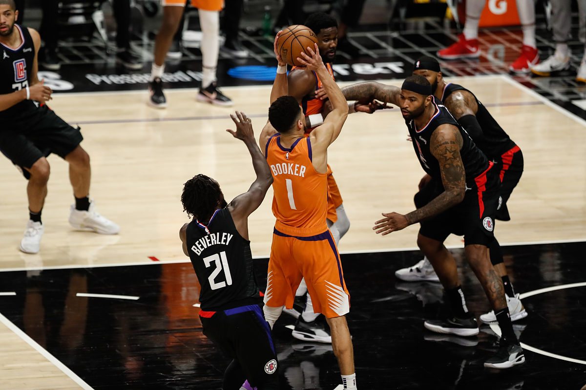 美国男篮鏖战快船,浓眉制霸全场 美国男篮鏖战快船,浓眉制霸全场