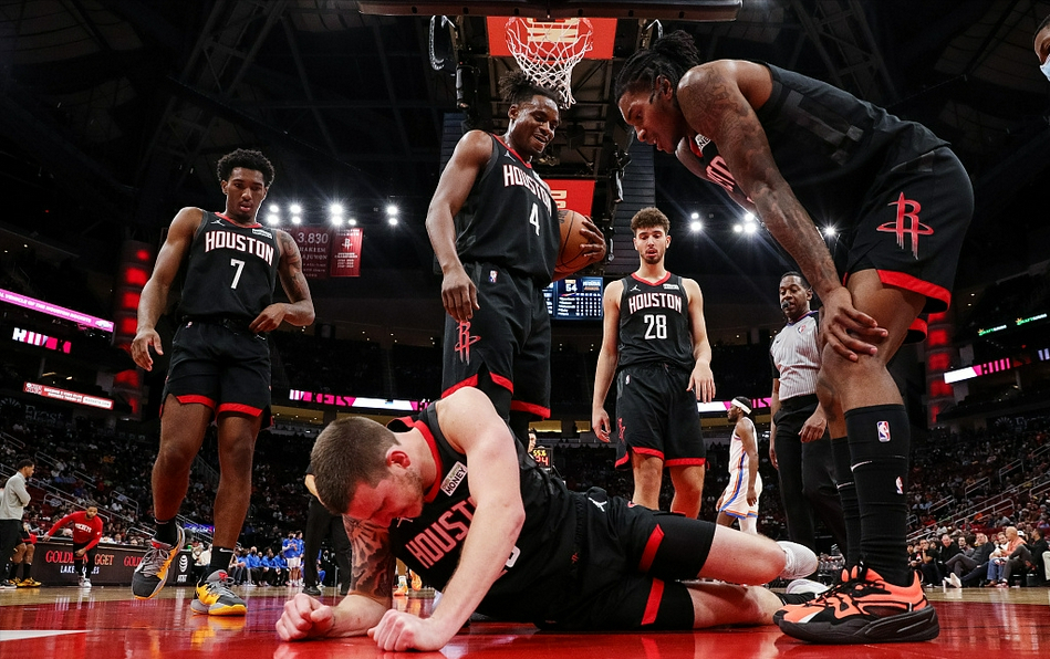 关于沃尔夫斯堡中场金刚不倒，助球队获胜的信息