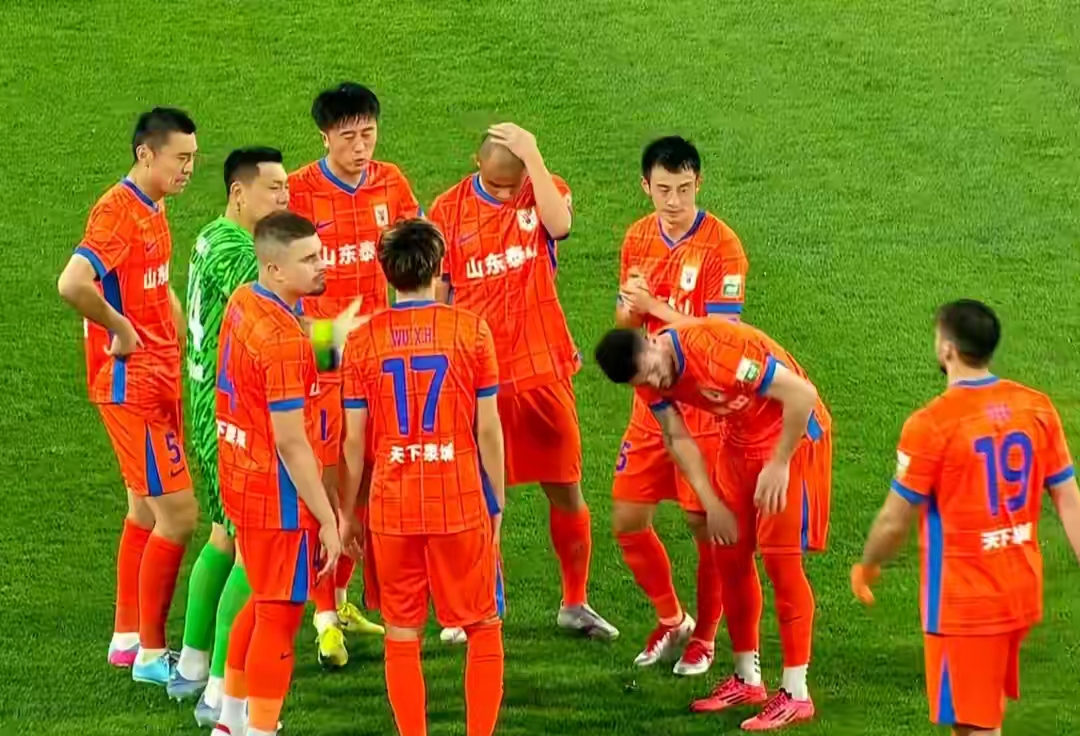 包含联赛战况紧张，谁将笑到最后？的词条