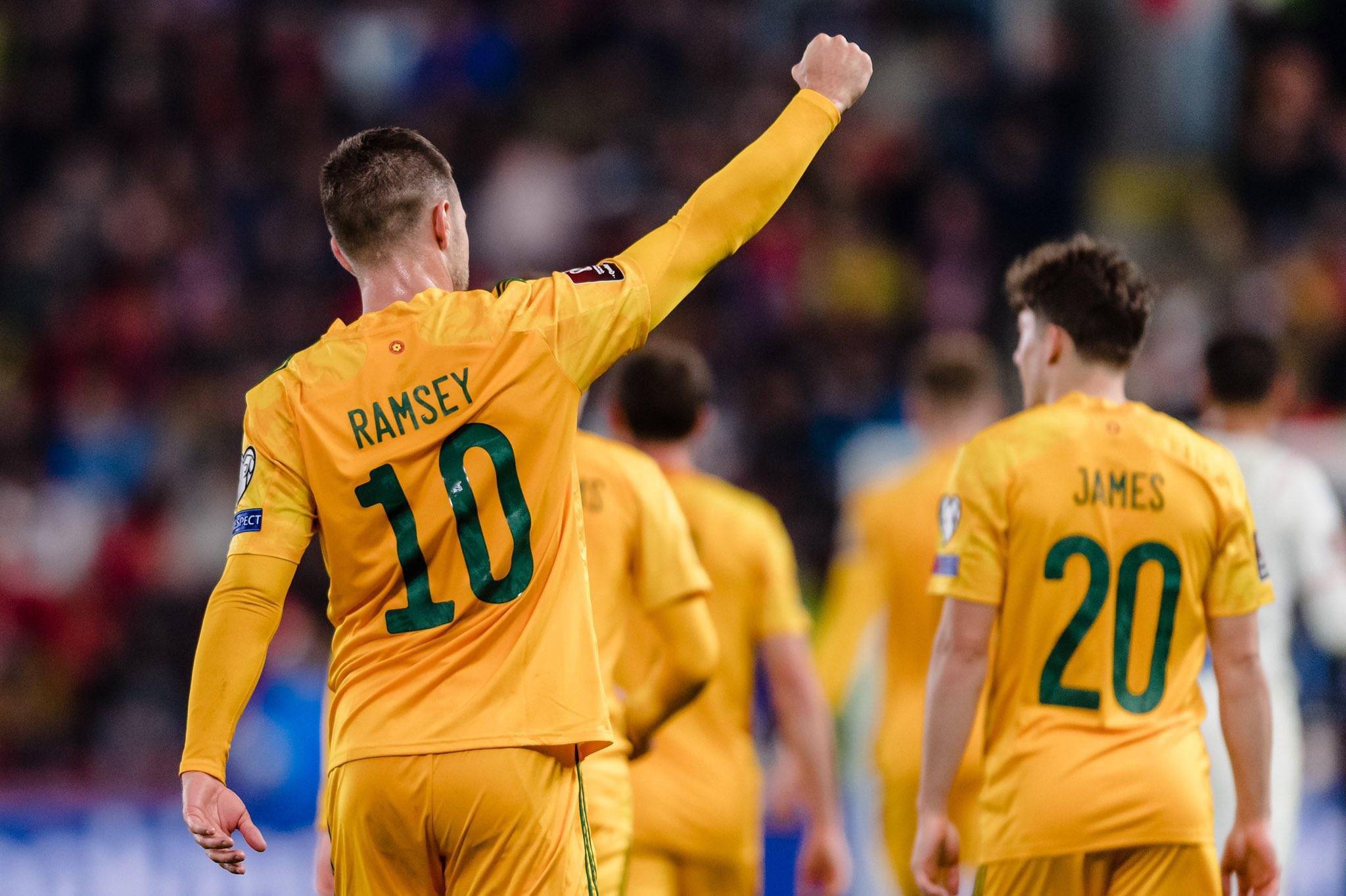 包含威尔士客场逼平保加利亚，争夺出线权利的词条