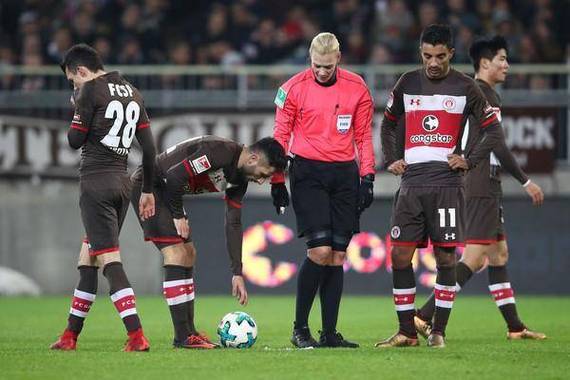 不来梅在客场惨败,遭遇主场之痛的简单介绍 不来梅在客场惨败,遭遇主场之痛的简单介绍