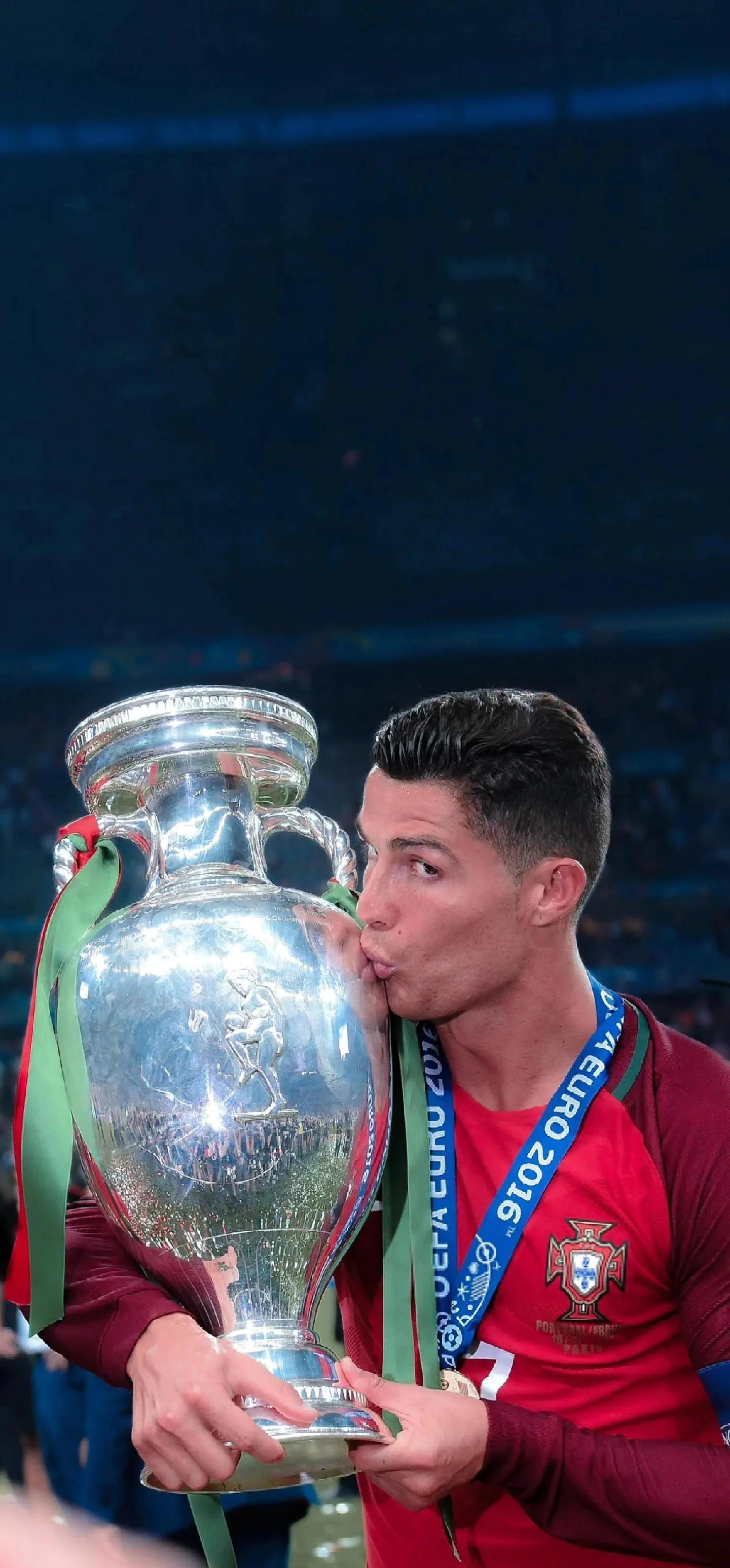 葡萄牙队惊险晋级，欧洲杯八强争夺激烈展开的简单介绍