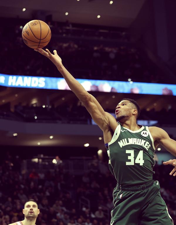 雄鹿轻取公牛,取得十四连胜的简单介绍 雄鹿轻取公牛,取得十四连胜的简单介绍