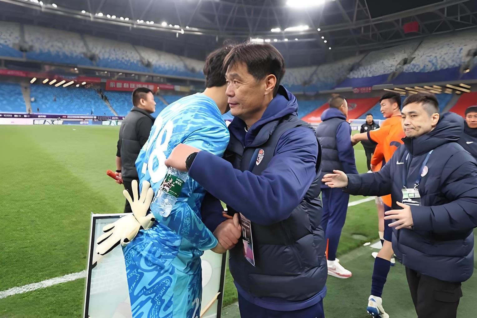 包含球队连续失利,教练因战绩不佳备受质疑的词条 包含球队连续失利,教练因战绩不佳备受质疑的词条